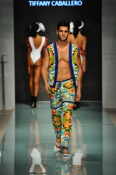 Üniversitesi Sanat ve tasarım moda defilesi