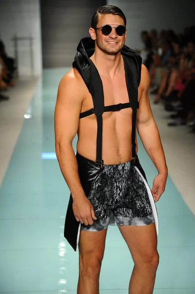 Üniversitesi Sanat ve tasarım moda defilesi