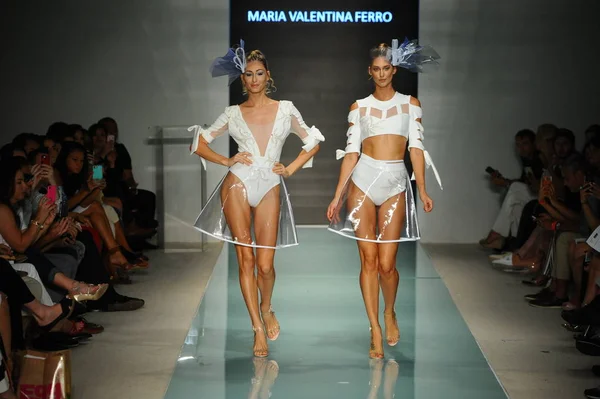 Üniversitesi Sanat ve tasarım moda defilesi