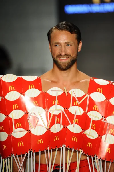 McDCouture hace un chapoteo — Foto de Stock