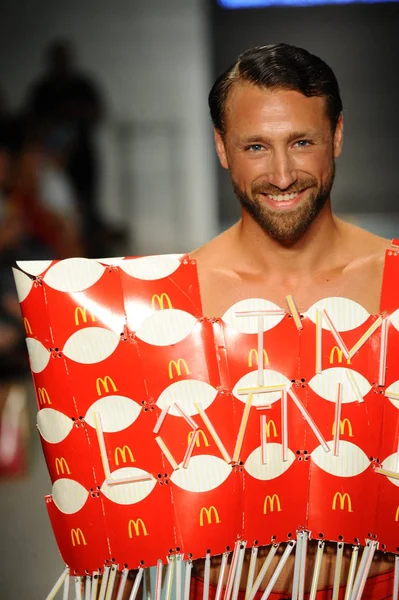 McDCouture hace un chapoteo — Foto de Stock