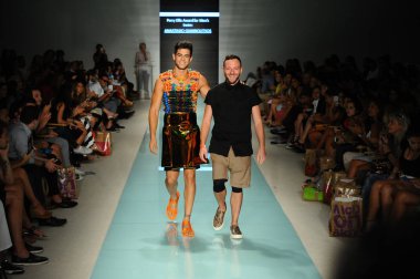 Tasarımcı Anastasio Giannoutsos ve modeli