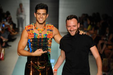 Tasarımcı Anastasio Giannoutsos ve modeli