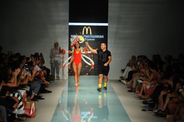 Tasarımcısı Pablo Machado Palomeque ve modeli 