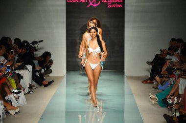 Funkshion Miami yüzmek hafta