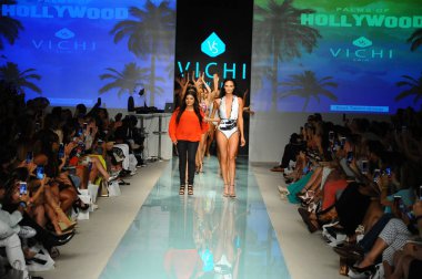 Funkshion Miami yüzmek hafta