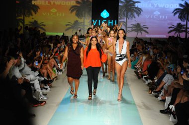 Funkshion Miami yüzmek hafta