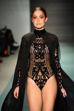  Elie Madi defile