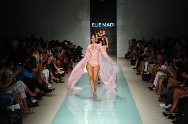 Elie Madi defile