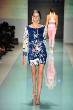 Hale Bob defile