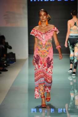Hale Bob defile