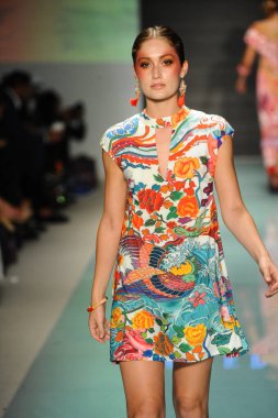 Hale Bob defile
