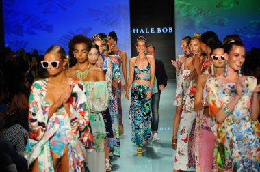 Tasarımcı Hale Bob ve modelleri 