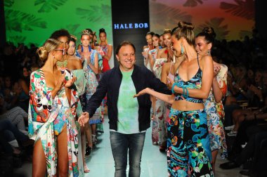 Tasarımcı Hale Bob ve modelleri 