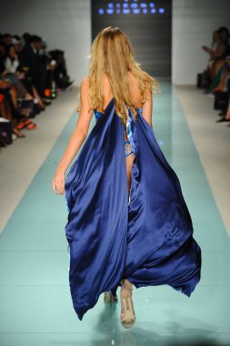 Cirone mayo moda defilesi 