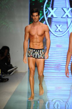 Pist yürüyüş modeli 