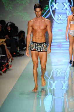 Pist yürüyüş modeli 