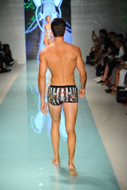 Pist yürüyüş modeli 