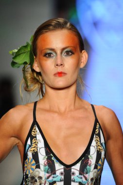 Pist yürüyüş modeli 