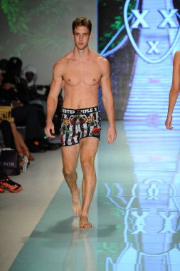 Pist yürüyüş modeli 