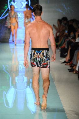 Pist yürüyüş modeli 