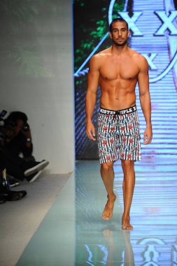 Pist yürüyüş modeli 