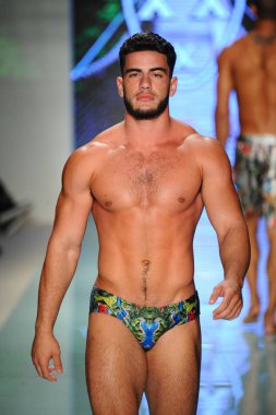 Pist yürüyüş modeli 