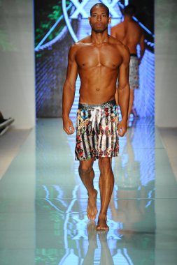 Pist yürüyüş modeli 