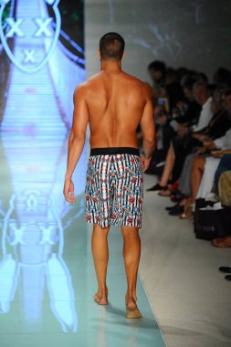 Pist yürüyüş modeli 