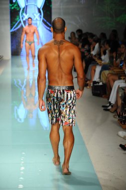 Pist yürüyüş modeli 