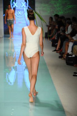 Pist yürüyüş modeli 