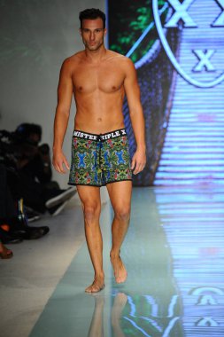 Pist yürüyüş modeli 