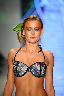 Pist yürüyüş modeli 