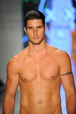 Pist yürüyüş modeli 