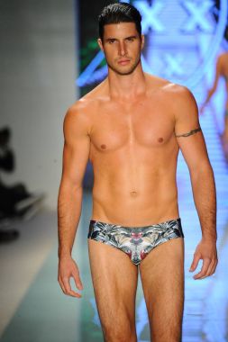 Pist yürüyüş modeli 