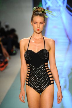 Pist yürüyüş modeli 