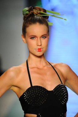 Pist yürüyüş modeli 