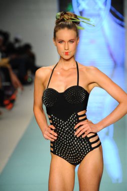 Pist yürüyüş modeli 