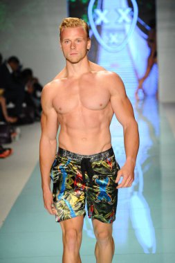 Pist yürüyüş modeli 