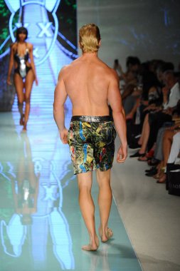 Pist yürüyüş modeli 