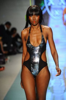 Pist yürüyüş modeli 