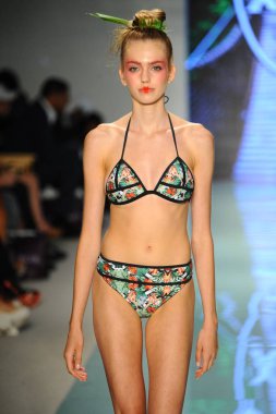 Pist yürüyüş modeli 