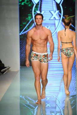 Pist yürüyüş modeli 