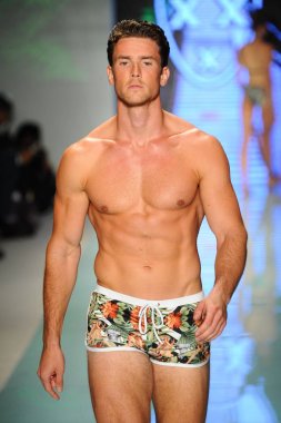 Pist yürüyüş modeli 