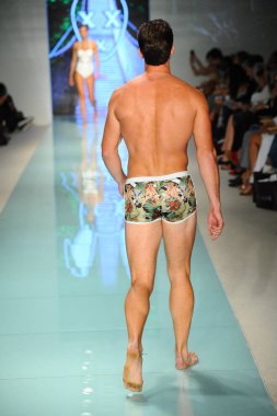 Pist yürüyüş modeli 