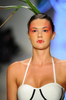 Pist yürüyüş modeli 