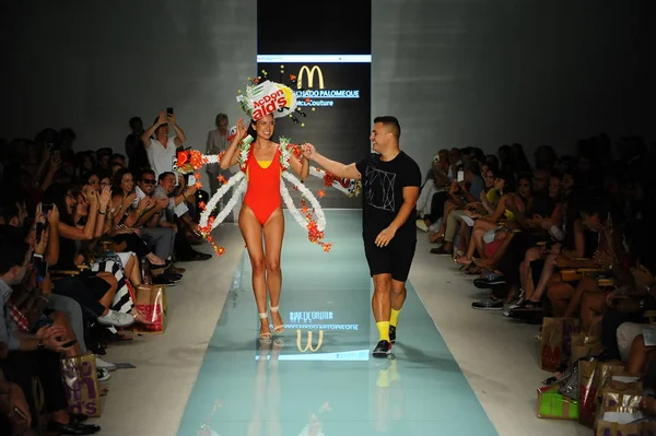 Tasarımcısı Pablo Machado Palomeque ve modeli 