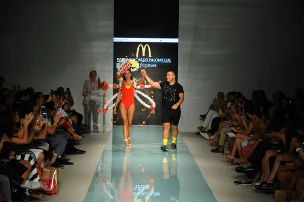 Tasarımcısı Pablo Machado Palomeque ve modeli 