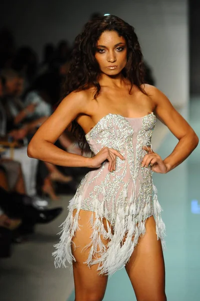 Elie Madi modeshow — Stockfoto