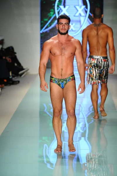 Pist yürüyüş modeli 